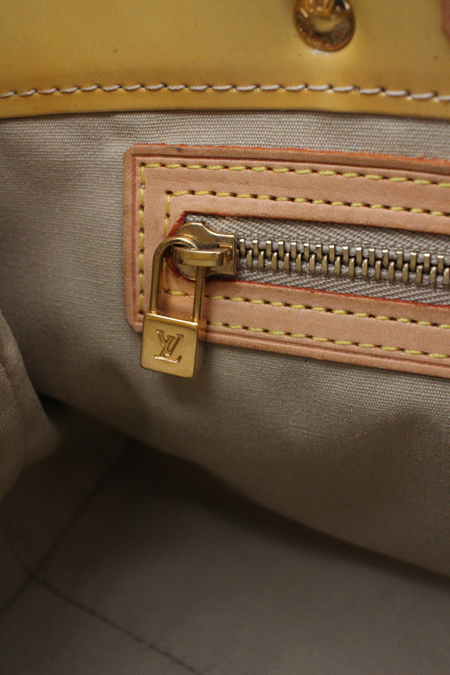 Louis Vuitton Reade PM Vernis