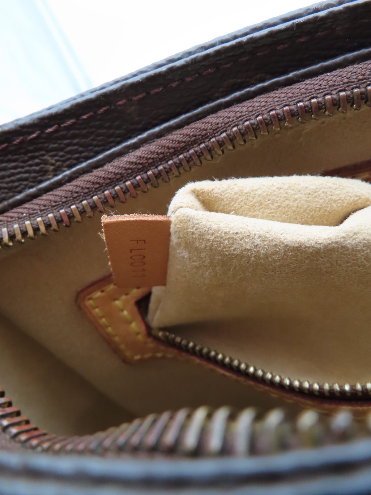 Louis Vuitton Looping MM