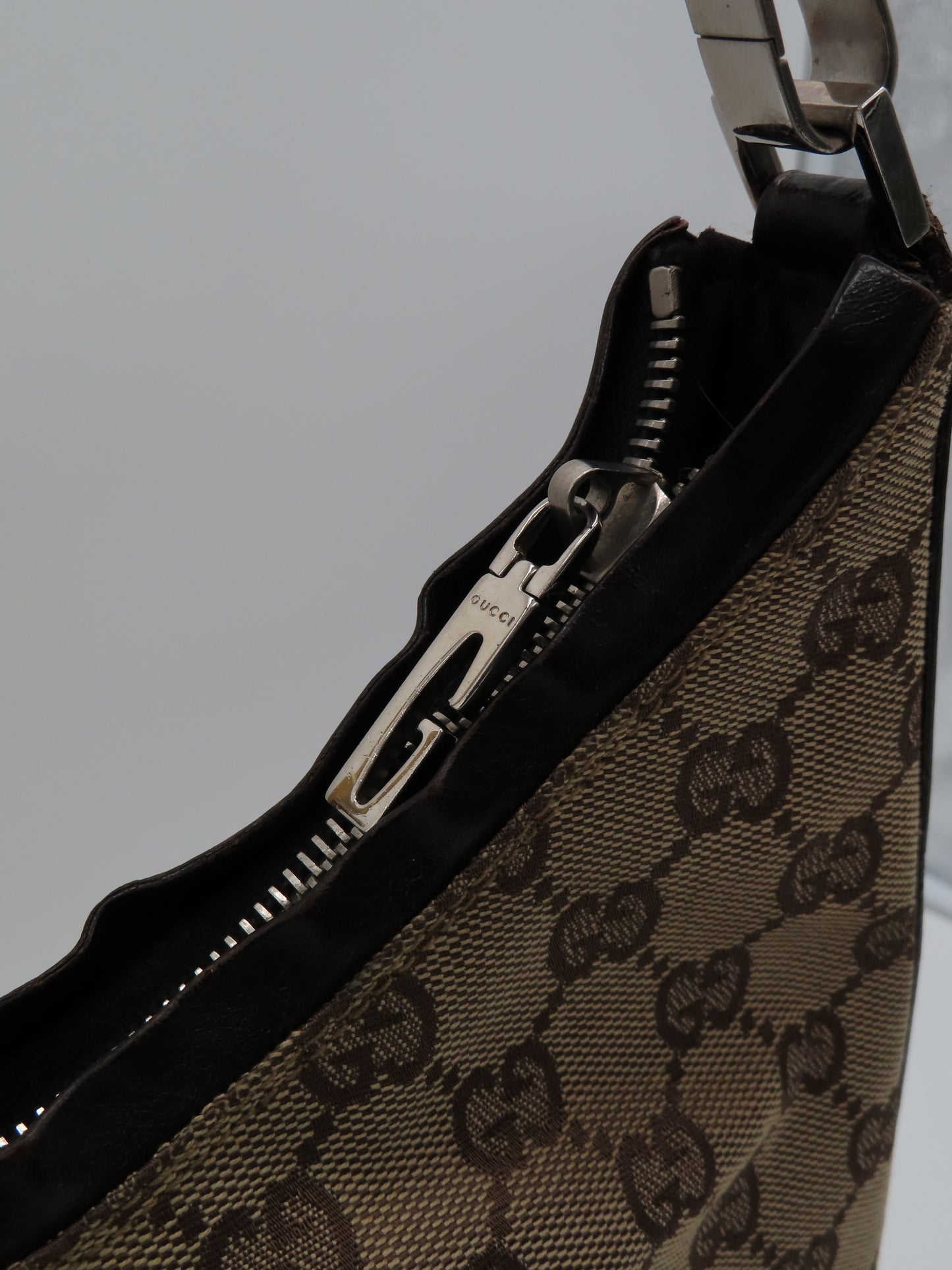 Gucci Hobo Clasp